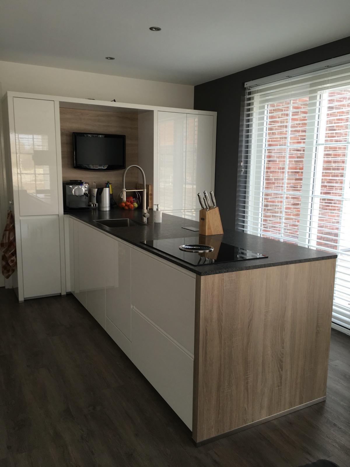 Montage & installatie van keuken met schiereiland